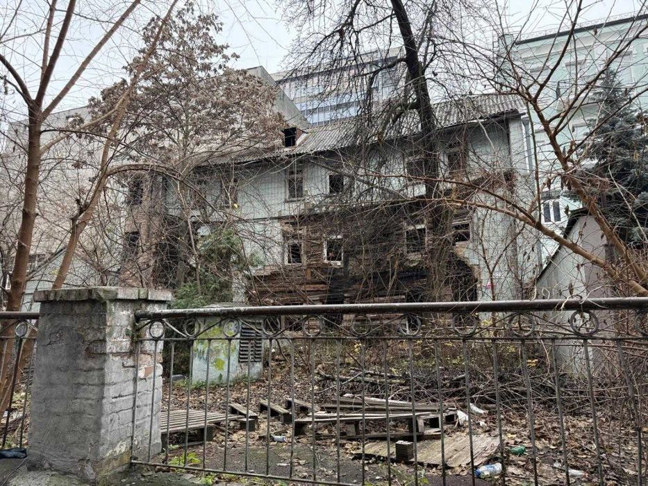 Продаж окремо стояча будівля [345м2], Під реконструкцію. Підвал, центр