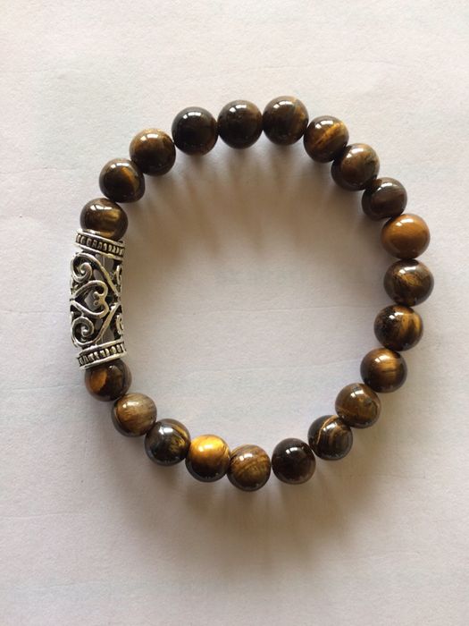 Duas pulseiras nunca usadas.