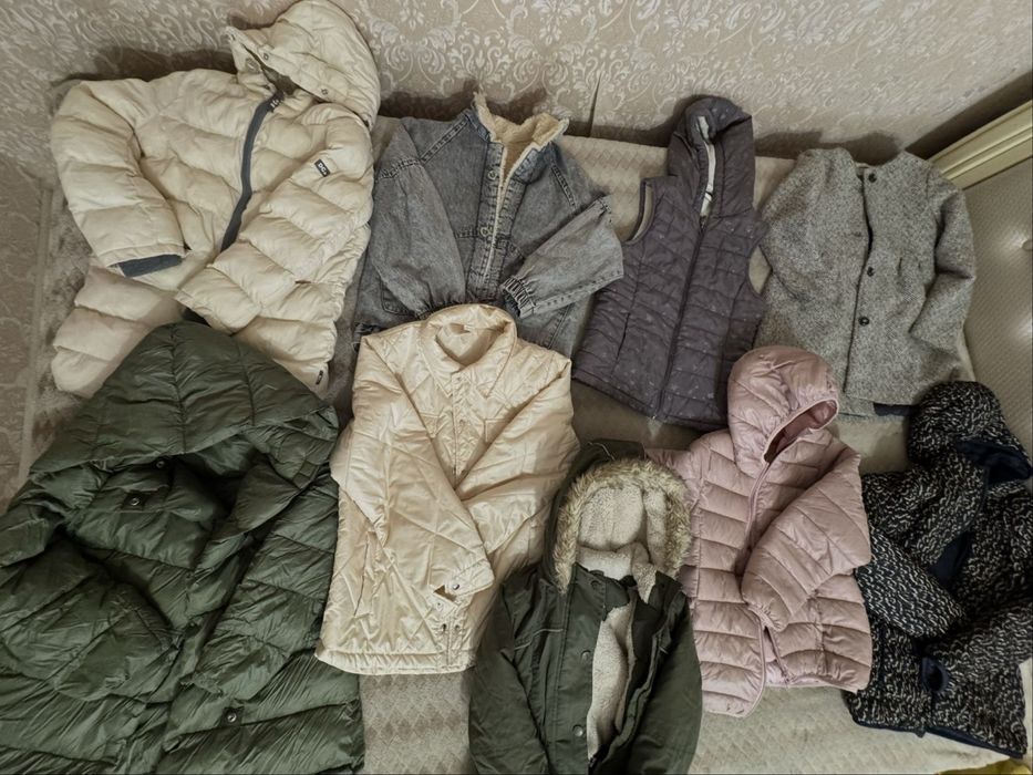 Стильні весняні куртки на дівчинку