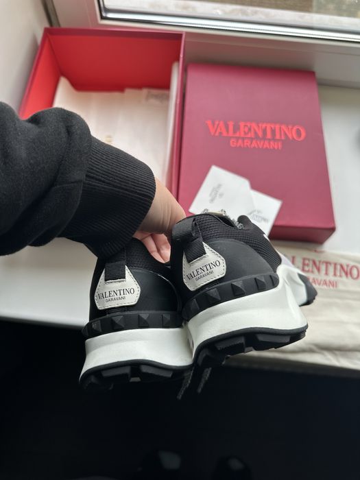 Кроссовки Valentino