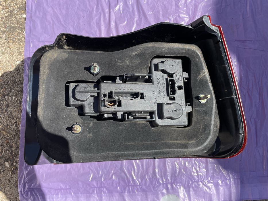 Farol traseiro esquerdo Seat Ibiza 6k2