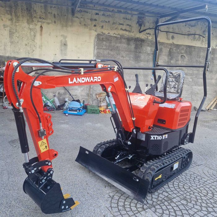 Mini escavadeira 1 ton  com 30 horas ainda com garantia 5500€ iva inc