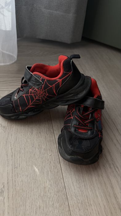 Świecące  buty, adidasy, SpiderMan rozmiar 31