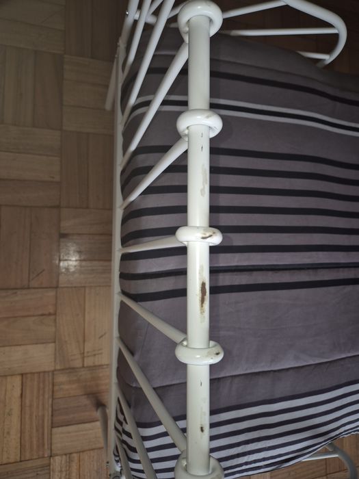 Cama de criança em ferro extensível