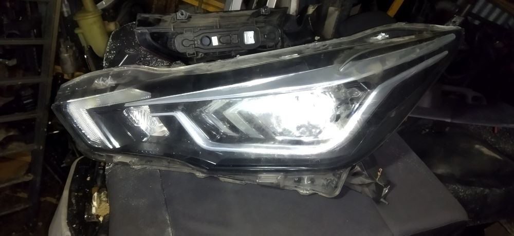 farol esquerdo NISSAN Micra k14