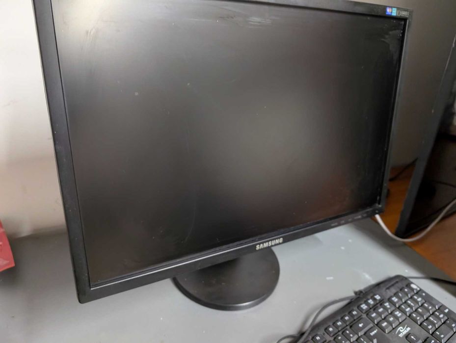 Monitor Samsung SyncMaster 2243BW – 22 cale, sprawny