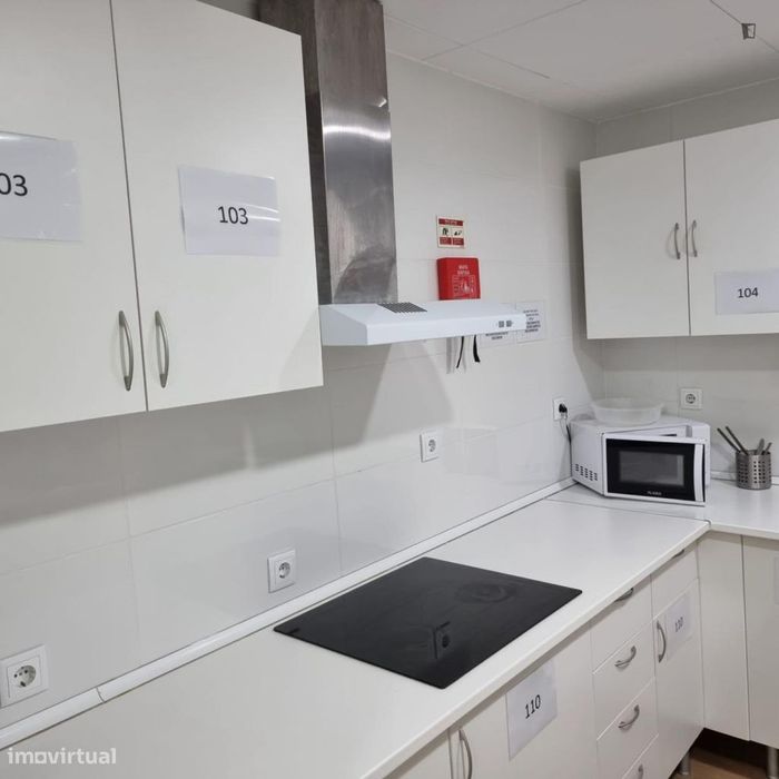 Quarto - localizado em Picoas Lisbon