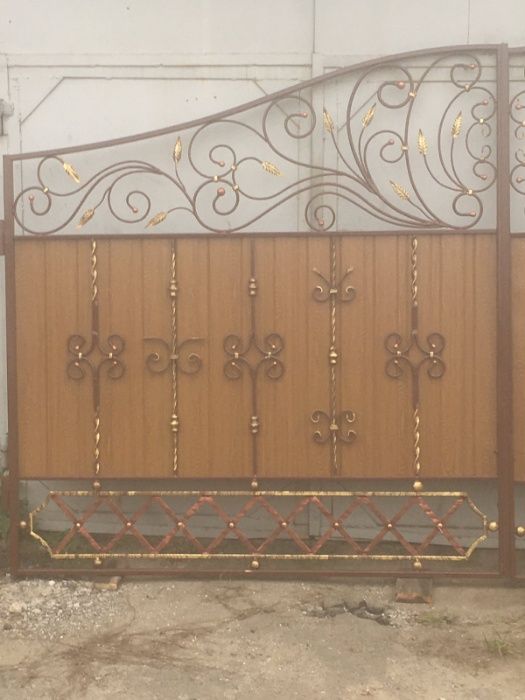 Ворота та ковані вироби різної складності. Готові ковані  ворота.