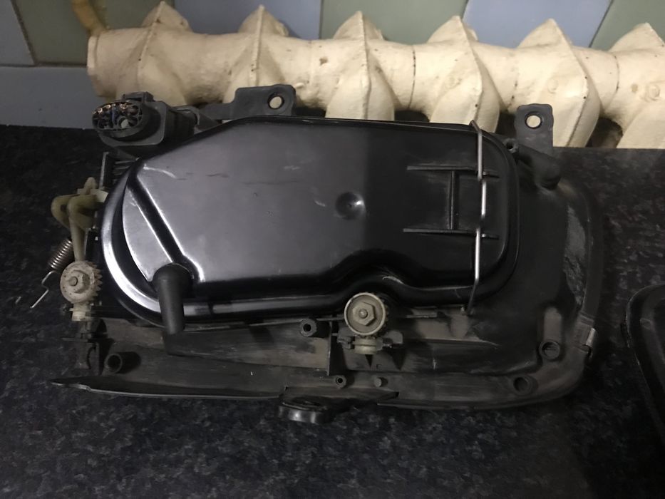 Фари , поло фольцваген 2001 рік