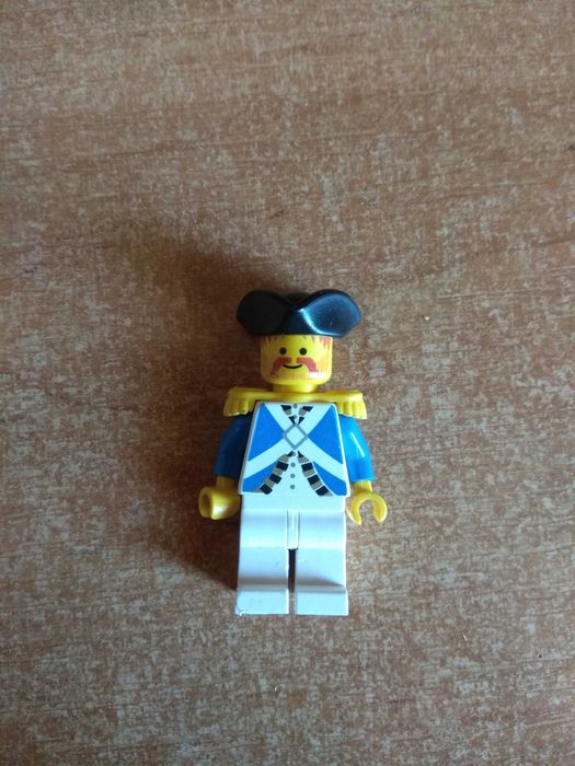 LEGO Piraci pirates mini figurka pi063 Imperial Soldier żołnierz