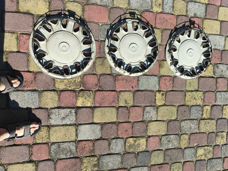 Sprzedam 5szt oryginalnych 15" calowych kołpaków samochodowych