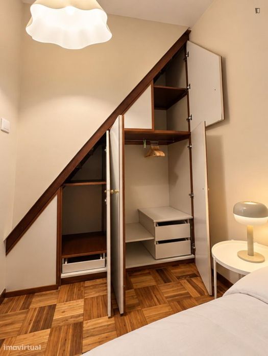 Quarto - localizado em Mafamude Porto
