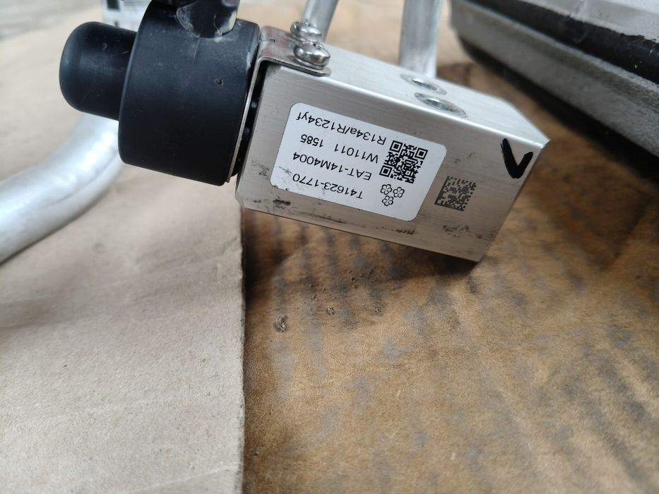 Магістраль кондиціонера KIA Niro Phev t41623-1760 радіатор випарник