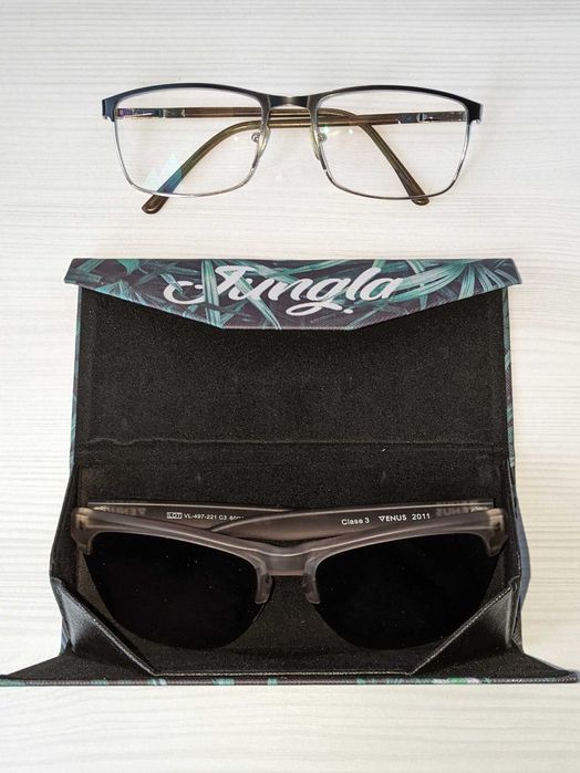 Продам раскладной футляр для очков. Цена 300 грн.