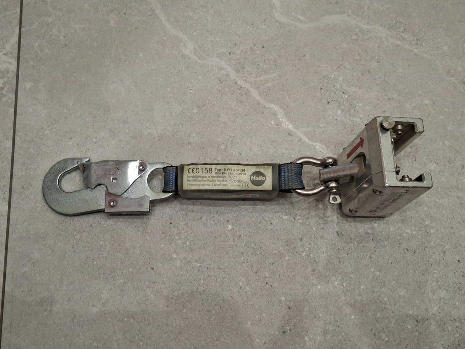 Wózek asekuracyjny do pionowego systemu linowego Hailo