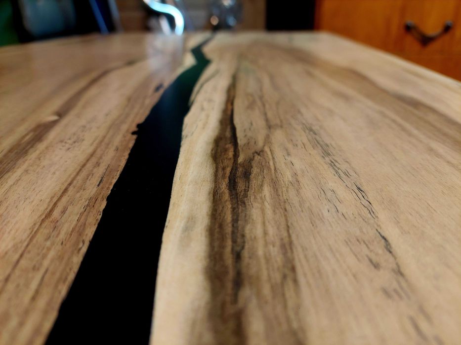 Stolik kawowy orzech włoski + żywica