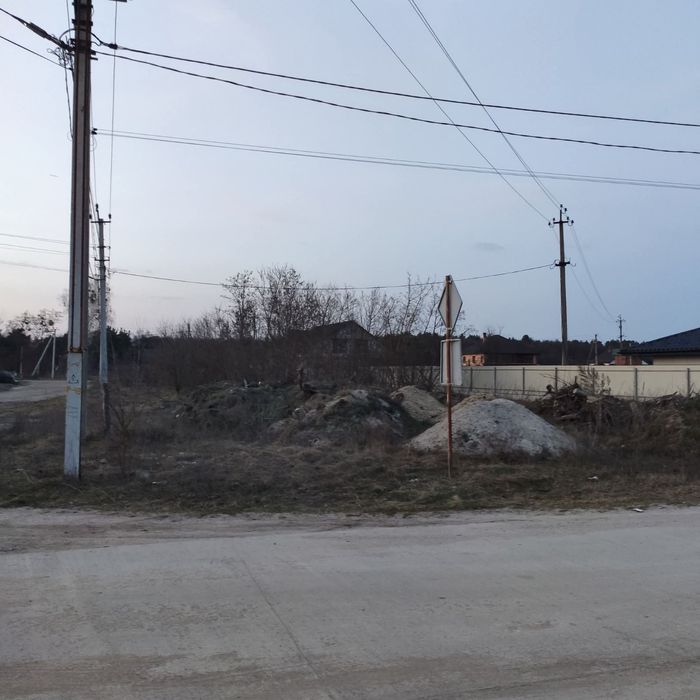 Велика земельна ділянка під забудову