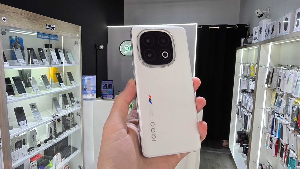Магазин vivo iQOO 13 16/512GB White (BMW M branding) Гарантія