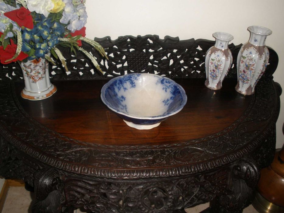 Consola/Aparador antigo de madeira