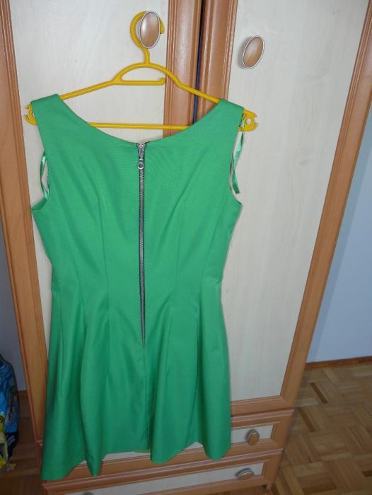 Sprzedam zieloną sukienkę r. 38