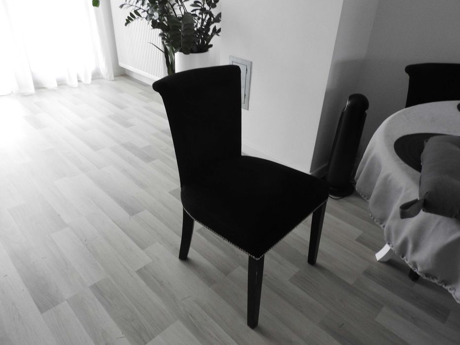 krzesła stylowe, czarne w stylu glamour