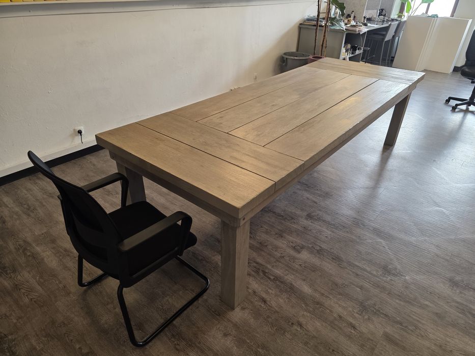 Mesa de jantar maciça (muito pesada)