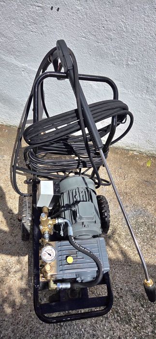 Maquina de alta pressão 200 bares Tomix  trifásica