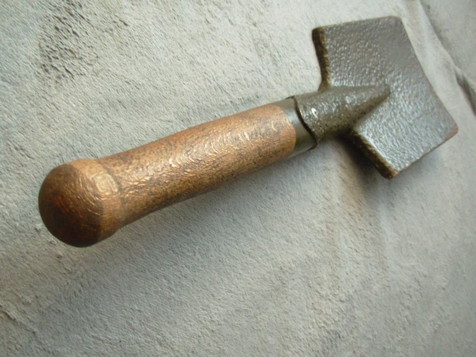 Stara sowiecka saperka II W.Ś.