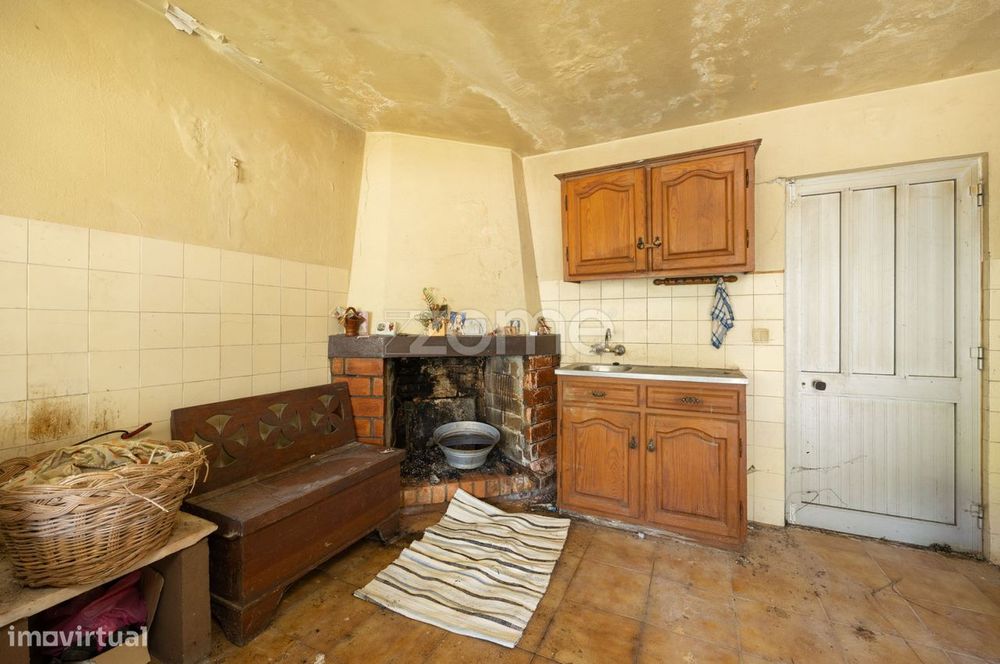 Moradia térrea T1 || Lote com 1590m2 || Santiais, Alb. Doze