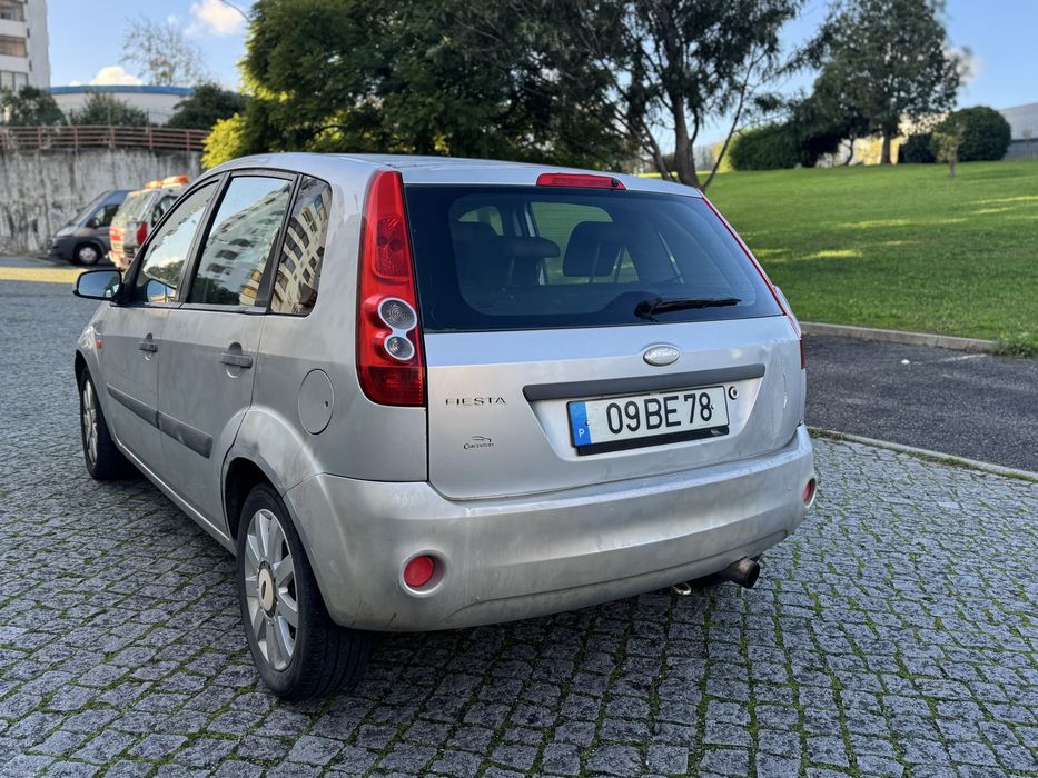 Ford fiesta 1.2 gasolina ano 2006 em bom estado geral.