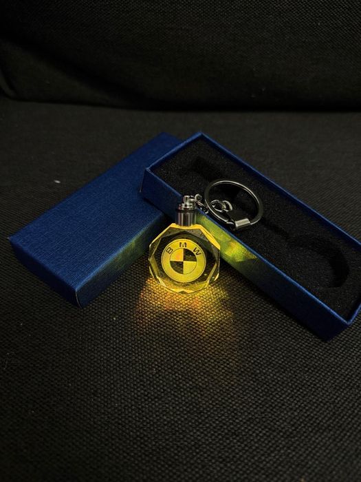 Brelok BMW LED kolory nowy prezent