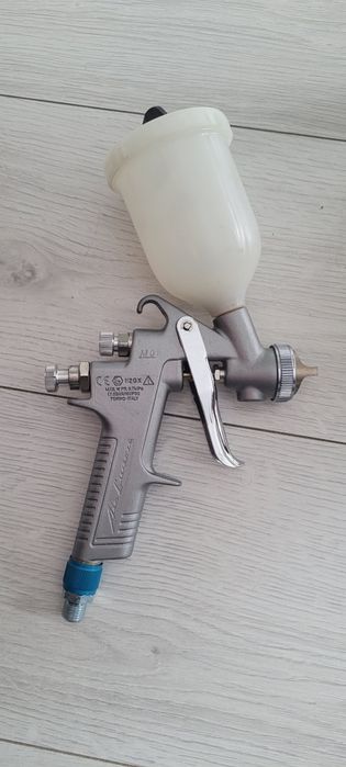 Pistolet    AZ40