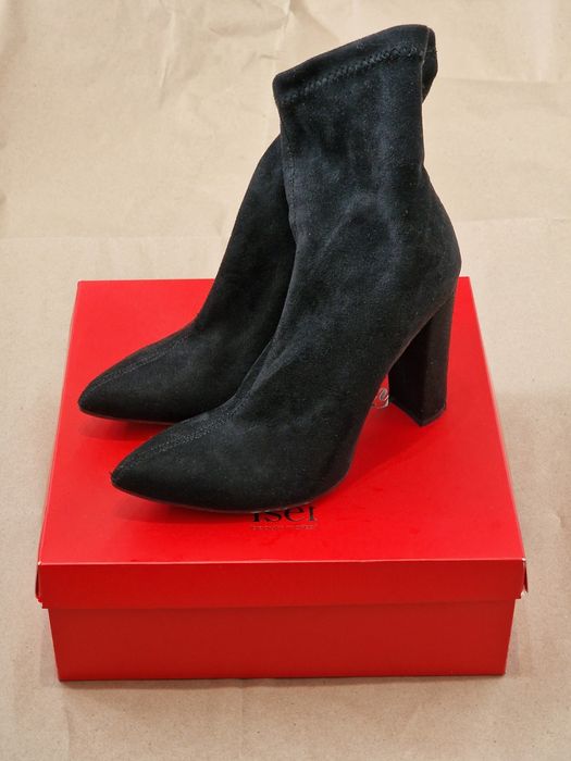 Чорні замшеві ботильйони-панчохи на високих підборах від Raffiné, 38 р