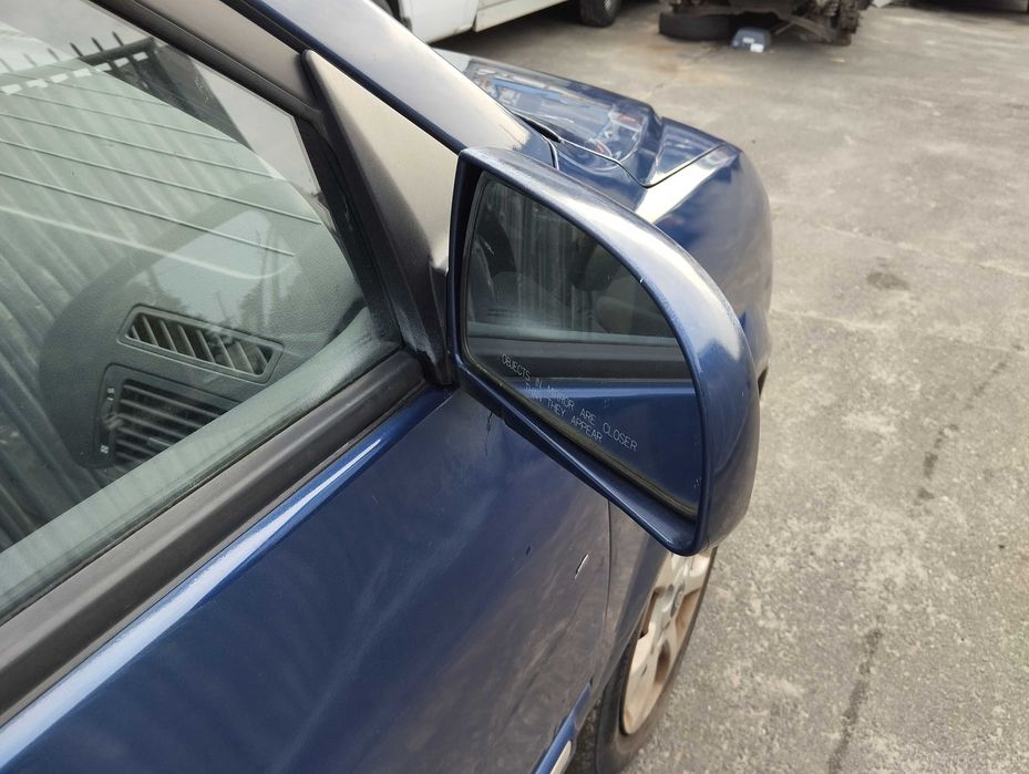 Kia Carens II 5D 2.0i 2004 r.Lusterko zewnętrzne prawe.