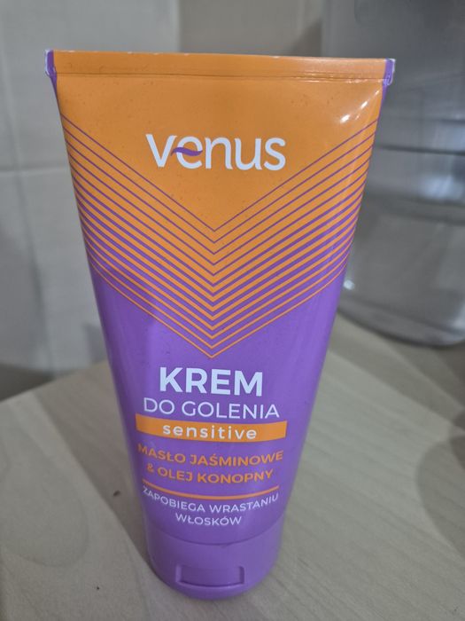 Krem do golenia dla kobiet Venus Sensitive łagodzący podrażnienia