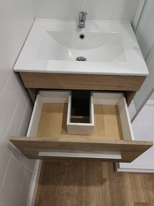 Móvel com lavatório