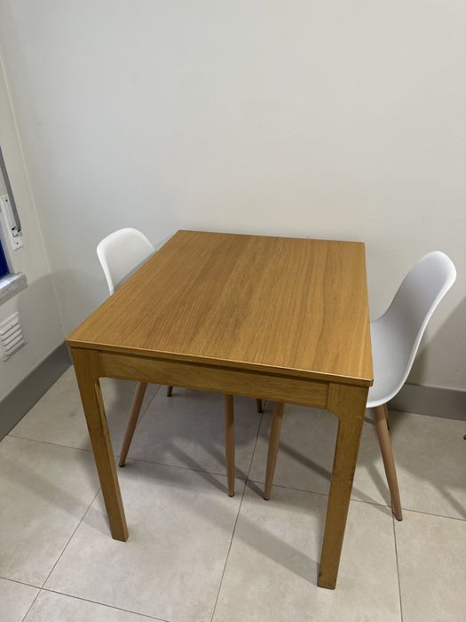 Mesa de cozinha extensivel + 4 cadeiras