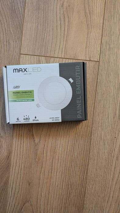 Painéis LED embutidos – novos