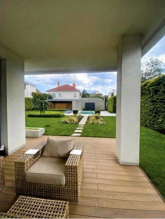 Современный просторный дом у моря!