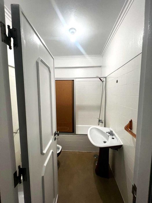 Quarto de casal em casa renovada Odivelas - tudo incluído