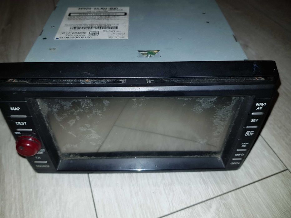 Radio Clarion 39920 -66J00-000 z Suzuki Grand Vitara - uszkodzone
