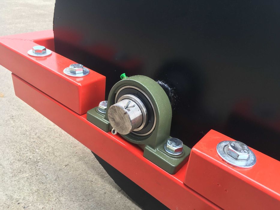 Wał łąkowo-uprawowy polowy zawieszany z dyszlem