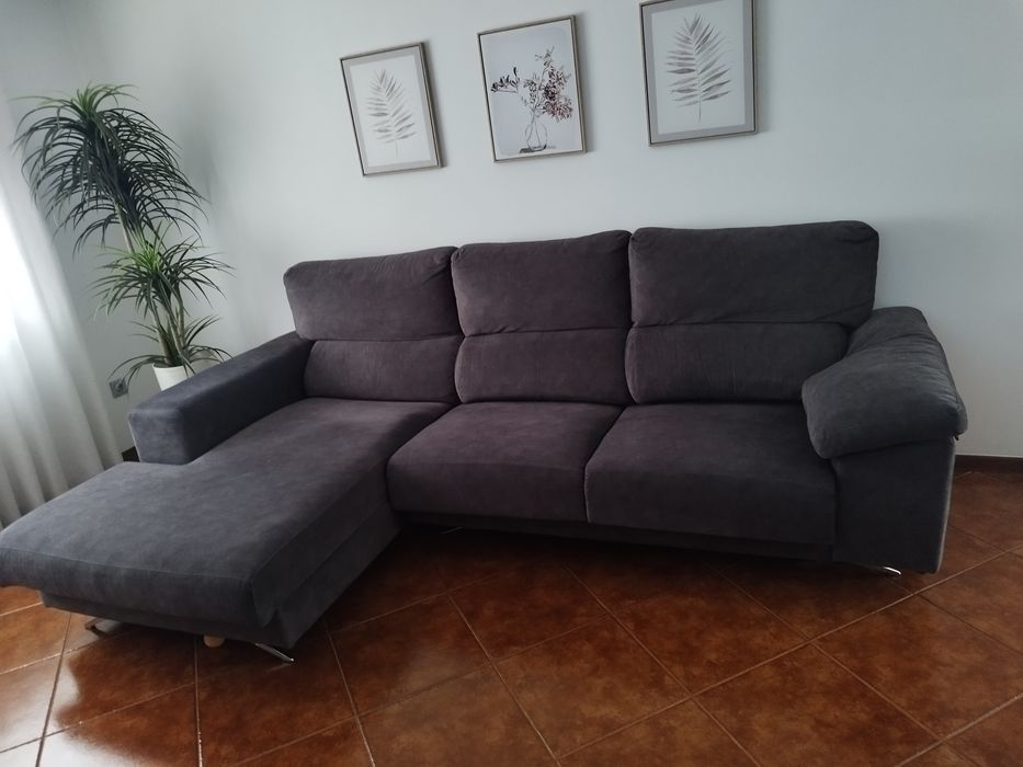 Sofá cinzento com chaislong