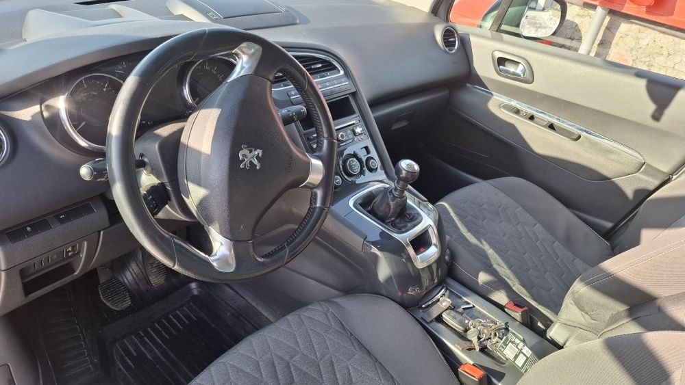 Продам Peugeot 5008, 1.6D