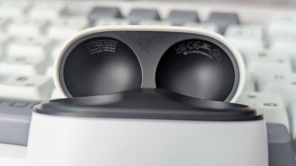 Преміальні бездротові навушники Google Pixel Buds Pro \Чорні\ Charcoal