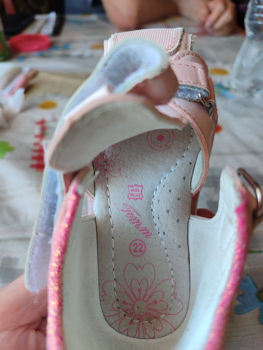 Дитячі босоніжки на дівчинку