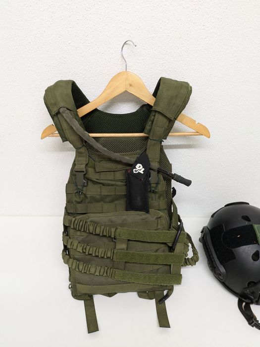 Colete+ cantil + bolsa frontal + capacete