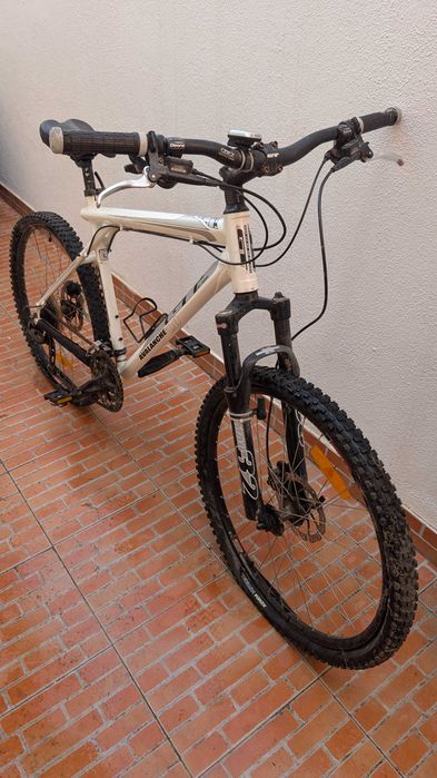 Bicicleta GT Avalanche 1.0