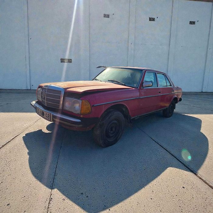 Mercedes-Benz W123 300D  Para peças