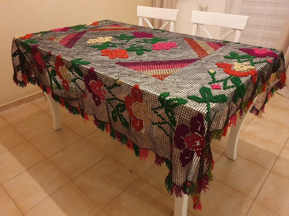 Sprzedam obrus robiony iglicą.